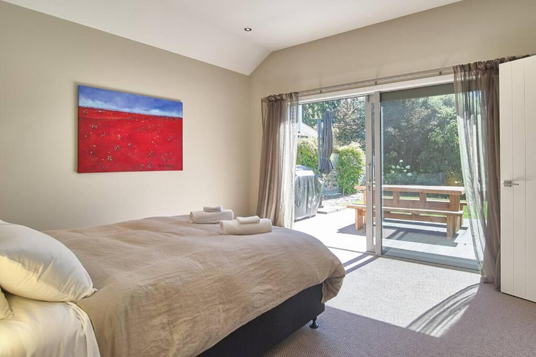 Bedroom, Roy's Bay Luxury Accommodation, Queenstown-Lakes