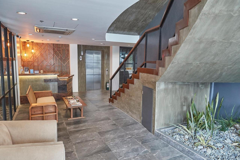 Others 5, 5880 Enriquez Residences, Makati City