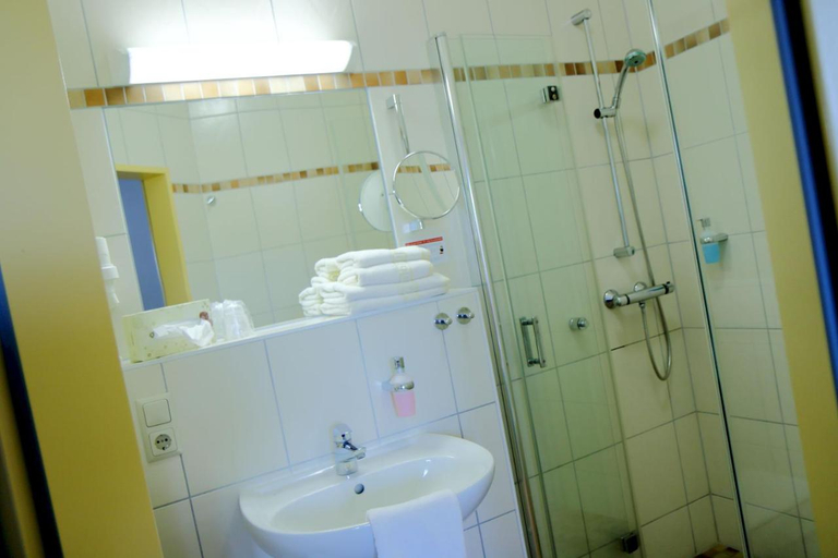 Bathroom, Hotel Seeblick, Hinterrhein