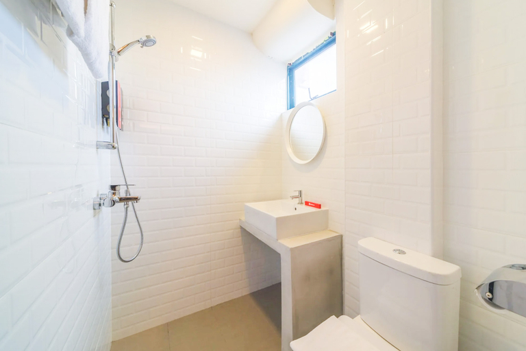 Bathroom, RedDoorz @ Geylang (permanently closed), Singapore