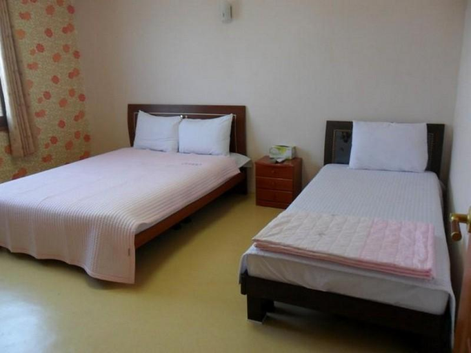 Bedroom 3, Goodstay Equus Motel, Seogwipo
