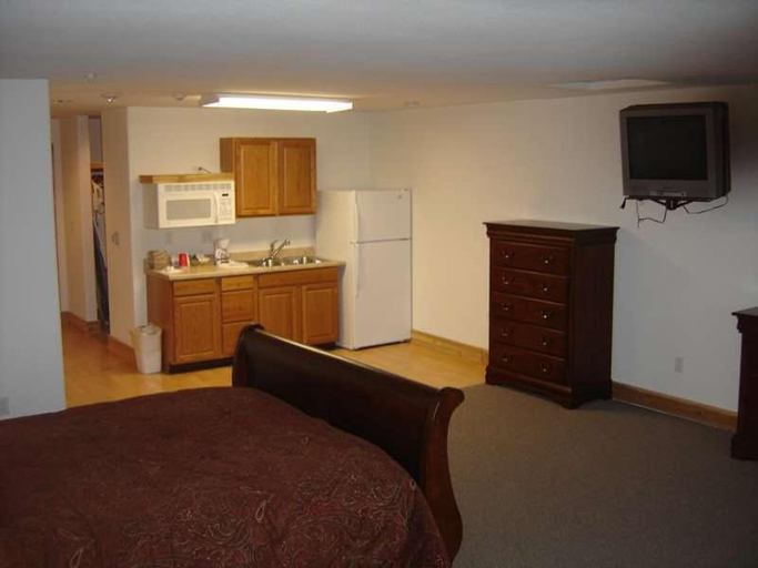 Bedroom 2, Stevens Pass Motel, Snohomish