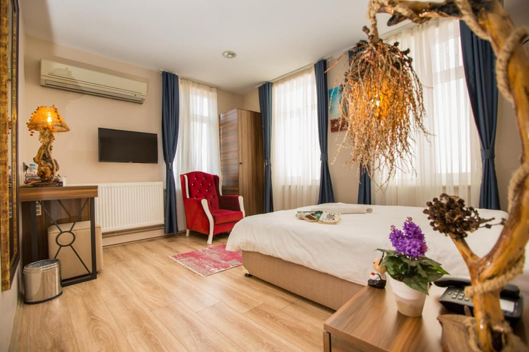 Bedroom 4, Corner Garden Hotel, Beyoğlu