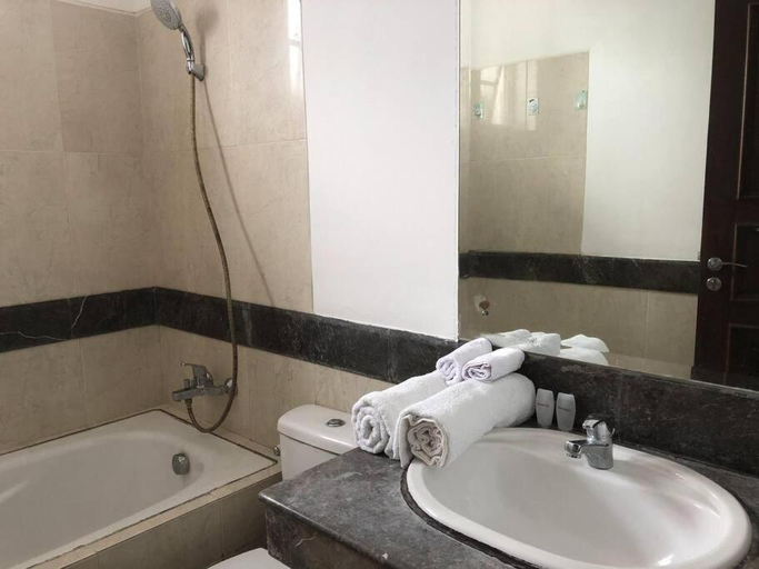 Bathroom 2, lovely 1 bedroom apartment the bellezza permata, South Jakarta