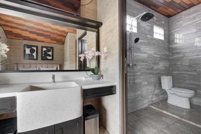Bathroom 4, Jero Delod Villa, Tabanan