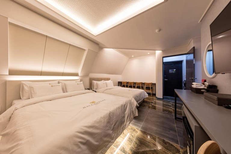 Bedroom 2, Hotel Ballantine, Cheonan