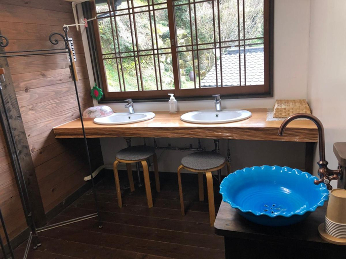 Bathroom 2, Sanchouka, Saga