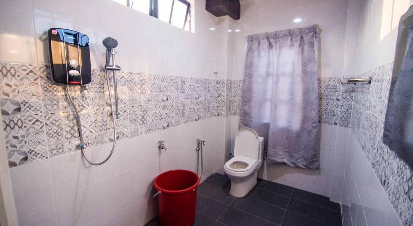 Bathroom 3, Wan Danisha Villa Inn, Kota Bharu