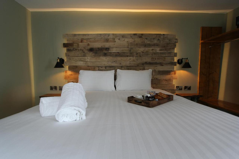 Bedroom 2, Tyr Winch, Cardiff