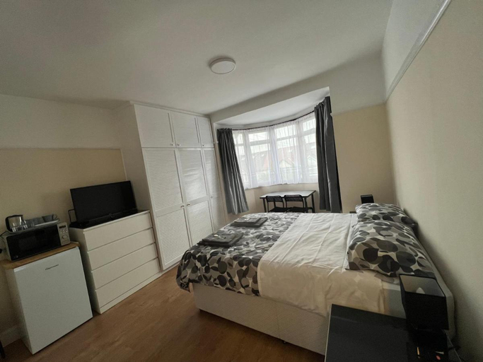 Bedroom 4, North West Lodge Guest House, London