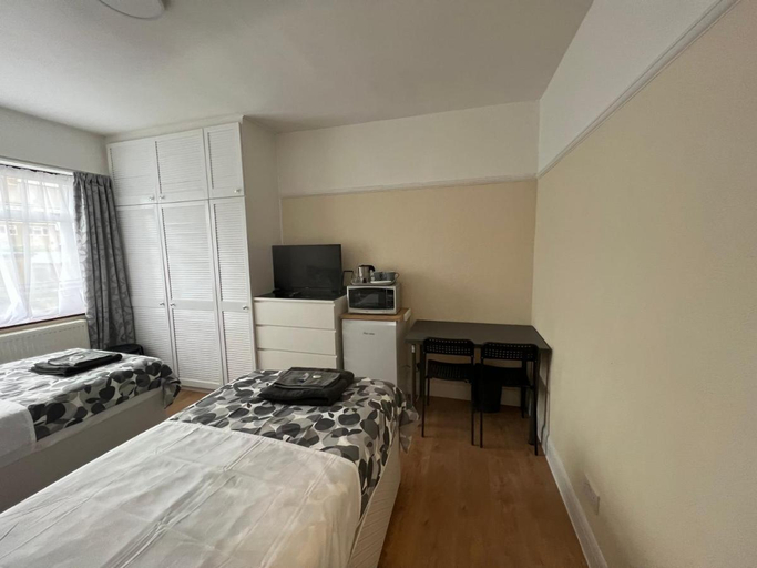 Bedroom 2, North West Lodge Guest House, London
