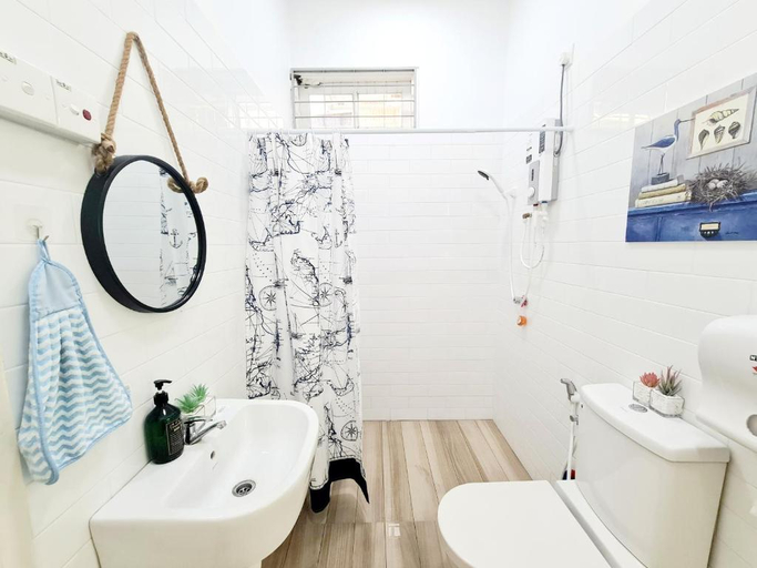 Bathroom 2, 527 BeachHouse 5 bedroom with swimming pool, Penang Island
