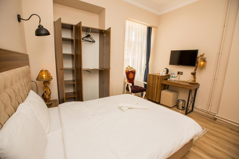 Bedroom 3, Corner Garden Hotel, Beyoğlu