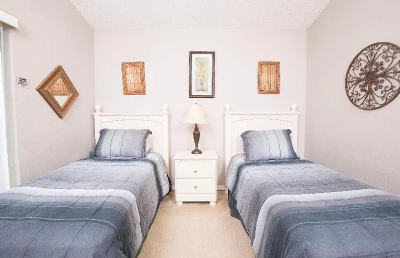 Others 5, Glenbrook Homes, Lake
