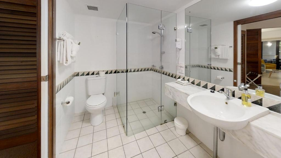 Bathroom 4, Silkari The Pavilions Port Douglas, Douglas