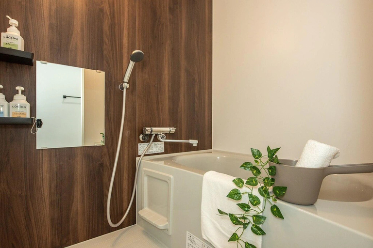 Bathroom 3, R3*KOUNamba/Kuromoon 1min walk/SAMURAI/Simmons bed, Osaka