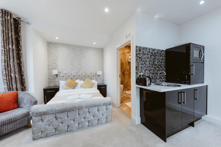 Bedroom 5, Modern city centre studio apartment 202, Oxfordshire