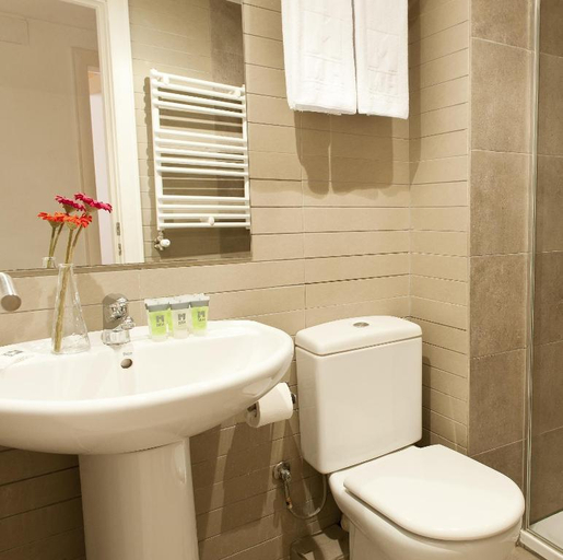 Bathroom, MH Apartments Liceo, Barcelona