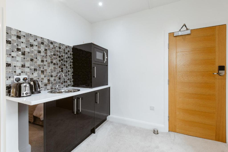 Others, Modern city centre studio apartment 202, Oxfordshire