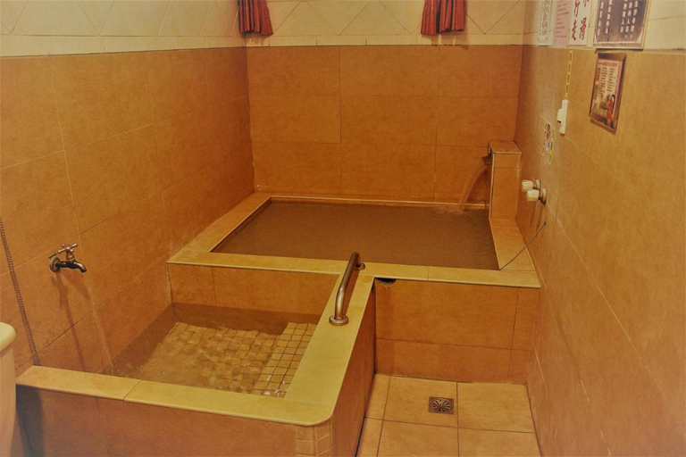 Bathroom 4, Li Tang, Tainan