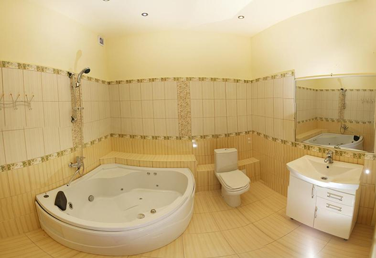 Bathroom 2, Margo Hotel, Kharkivs'ka