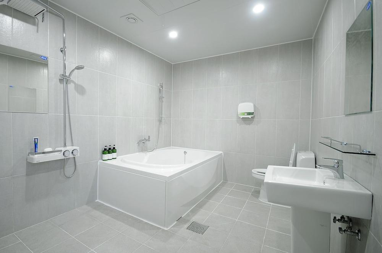 Bathroom, Goodstay King Motel, Geumjeong