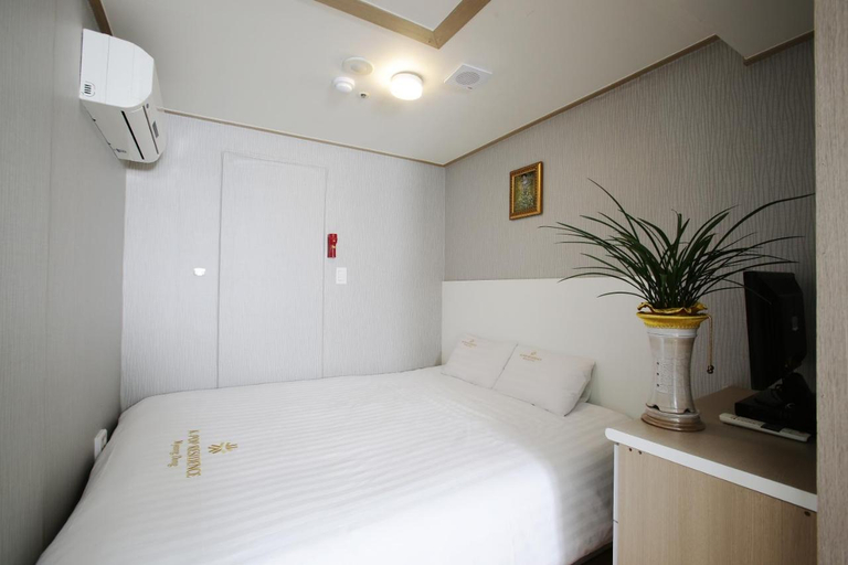 Bedroom 3, ZIYOLK Myeongdong, Jung