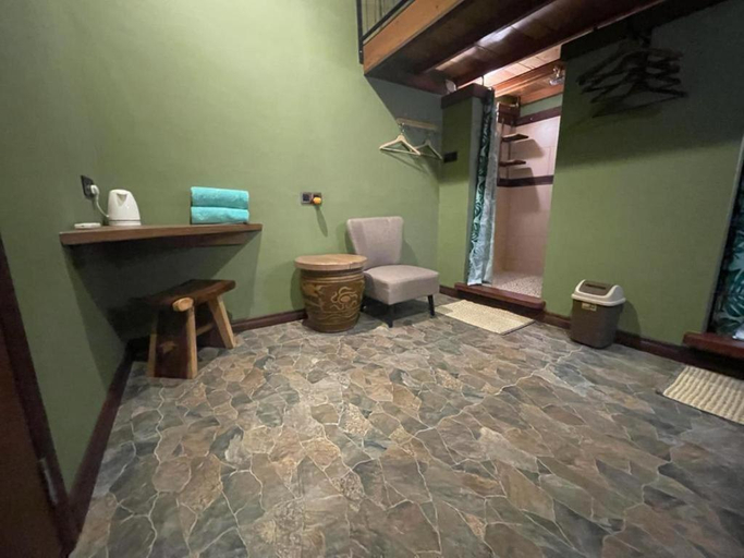 Bathroom 4, BarraCuda Den (previously known as Jono's Place), Semporna