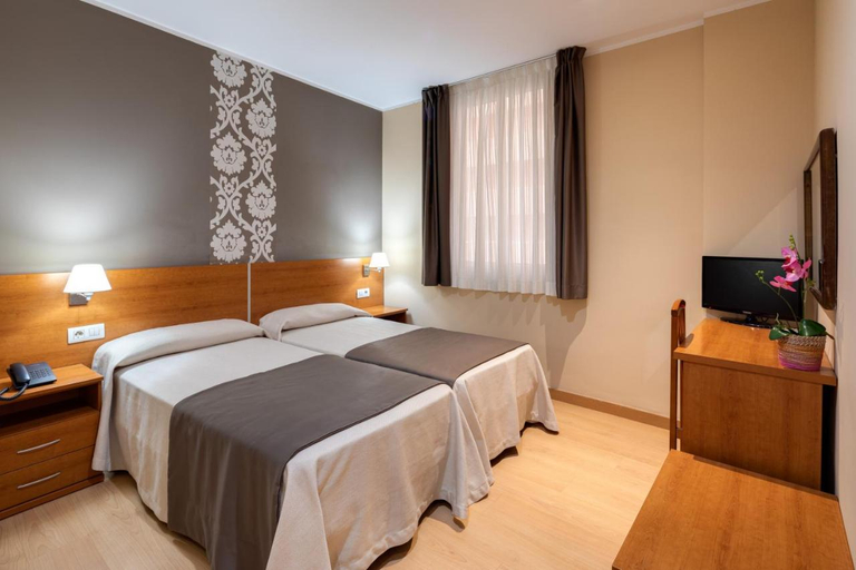 Bedroom 2, Hotel Catalunya Ribes de Freser, Girona