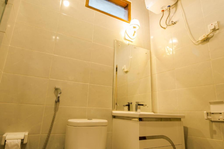 Bathroom 4, Tamarind Villa 100 mtrs from Sanur beach, Denpasar