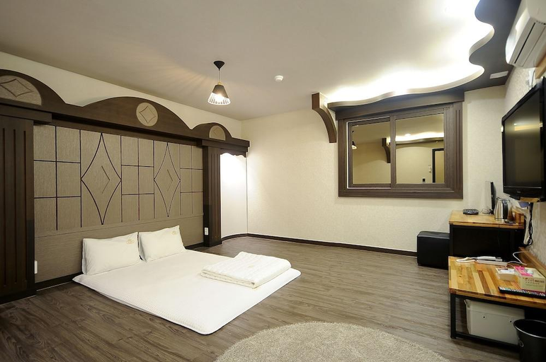 Bedroom 2, Goodstay King Motel, Geumjeong