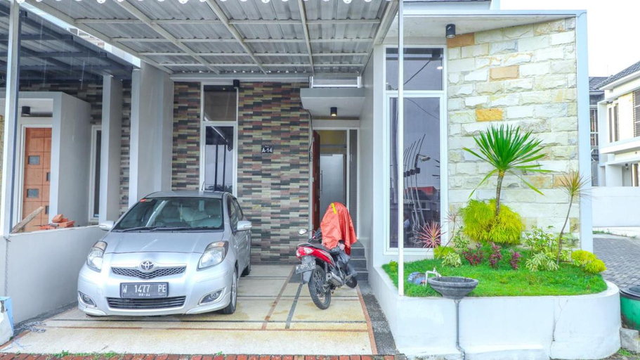 Exterior & Views, Villa Harmoni Syariah by Masterpiece Villa, Malang