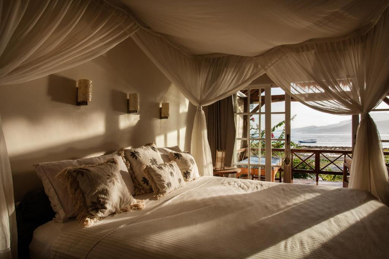 Bedroom 4, Serenity Luxurious Beachfront Villa & Spa with private Infinity Pool, 8 Guests, Lombok
