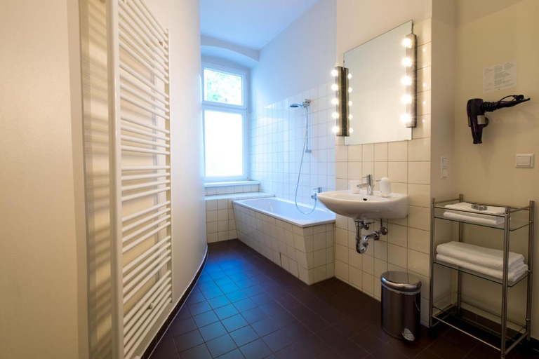 Bathroom 4, Jaspers Boutique Rooms, Berlin
