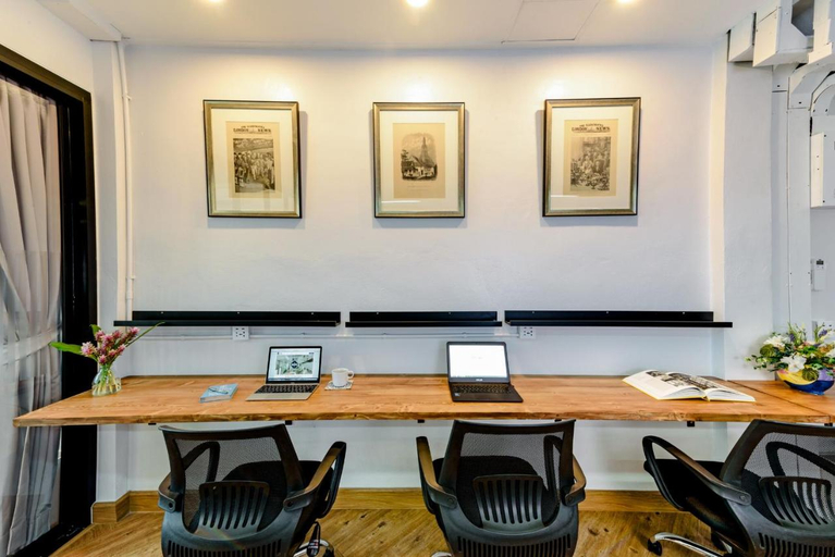 Business Facilities, The Quarter Bangkok Poshtel & Coworking - Hostel, Ratchathewi