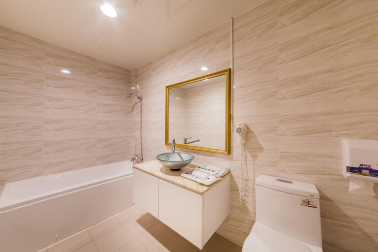 Bathroom 3, QK Motel, Taoyuan