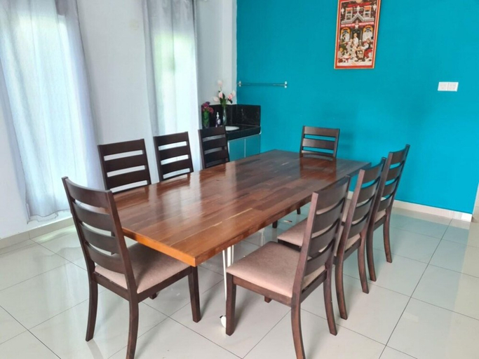 Others 4, Cheerful 5-Bedroom Family Bungalow with Pool, Port Dickson