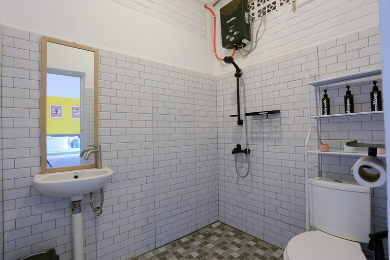 Bathroom, UPASAMA Villa - amazing comfy place in Lembang, Bandung