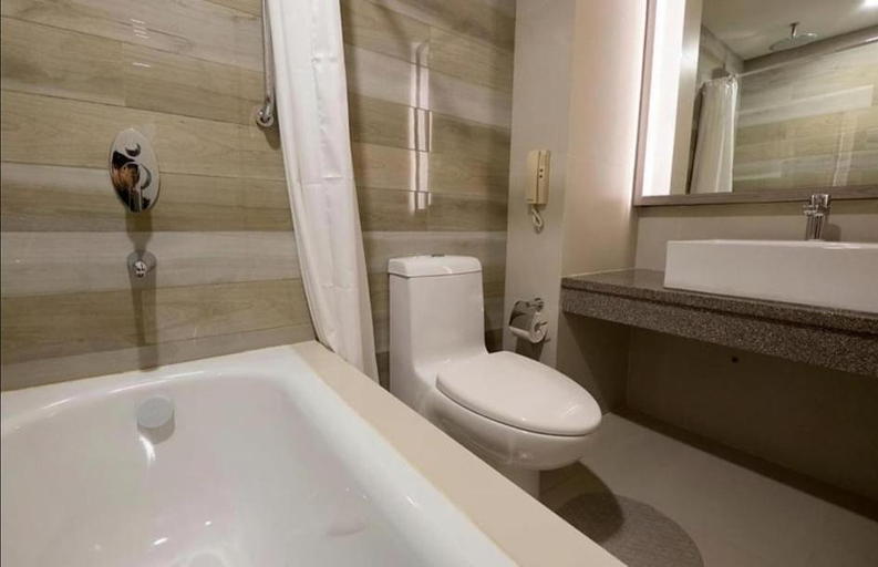 Bathroom, Studio Deluxe @ Sta Lucia Mall - Hotel&Residences, Pasig City