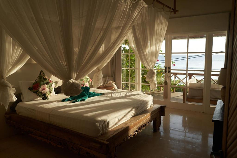 Bedroom 2, Serenity Luxurious Beachfront Villa & Spa with private Infinity Pool, 8 Guests, Lombok