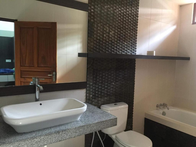 Bathroom, Villa tiller 1, Lombok