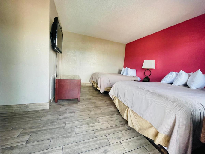 Bedroom 3, Budget Inn, Contra Costa