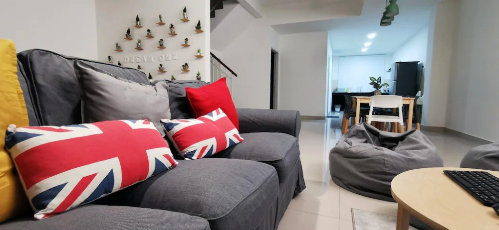 Bedroom 3, KARAOKE+Netflix+Projector up 18paxs Desaru 468, Kota Tinggi