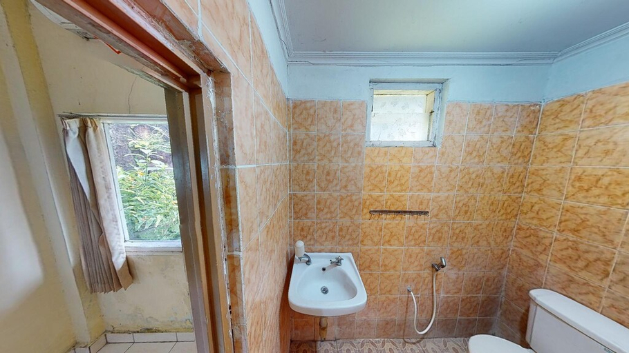 Bathroom 2, Standard Queen Bed Shared Bath 1 @Kromogon, Sleman