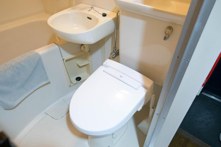 Bathroom 3, Wings Hakata, Fukuoka