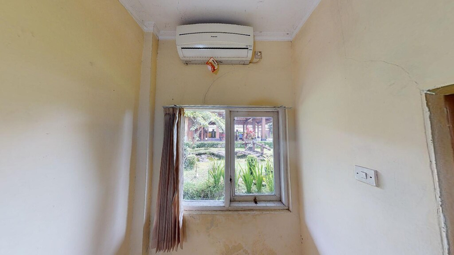 Bathroom 4, Standard Queen Bed Shared Bath 1 @Kromogon, Sleman