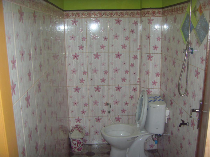 Bathroom, Cahyo Homestay Bromo, Probolinggo
