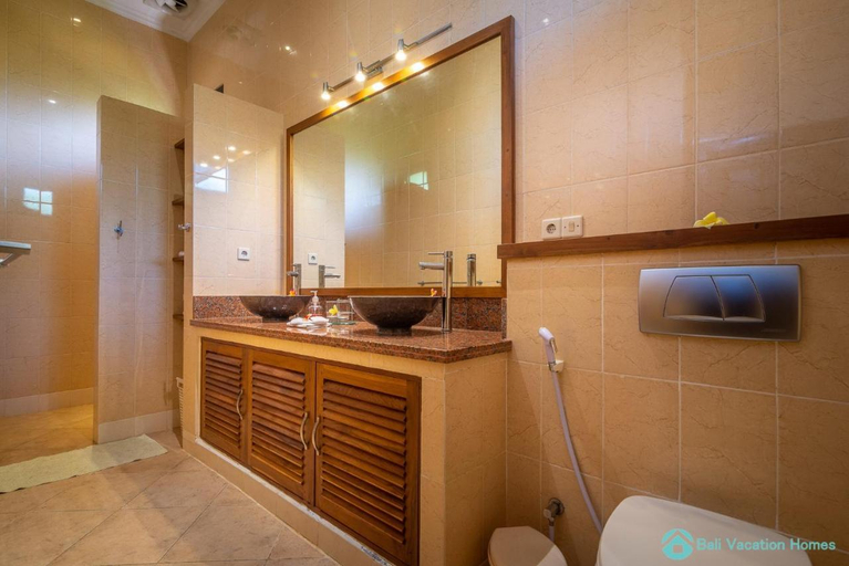 Bathroom, Villa Namaste - Beachfront at Lovina 10P, Pool, BBQ, Buleleng