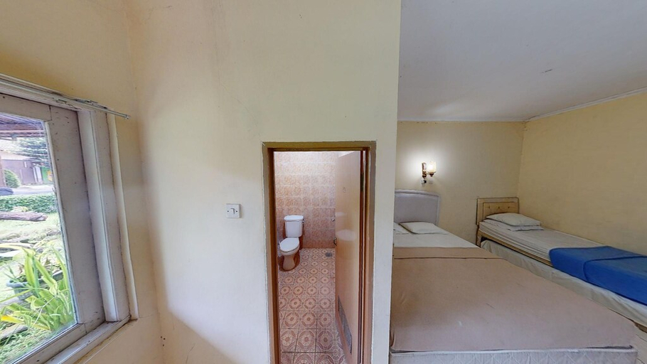 Bedroom, Standard Queen Bed Shared Bath 1 @Kromogon, Sleman