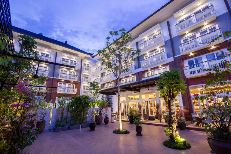 Exterior & Views